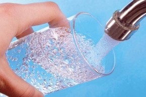 Per fortuna sembra che l’acqua sia potabile.